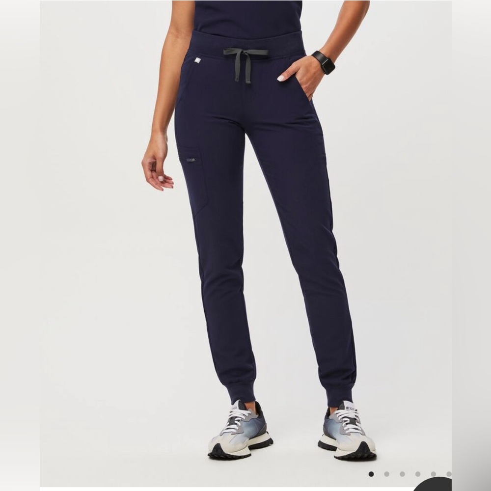 Figs Zamora Jogger Scrubs size XS petite, navy